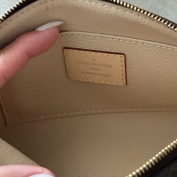 🤎Louis Vuitton Cosmetic Pouch🤎 - Picture 5 of 11